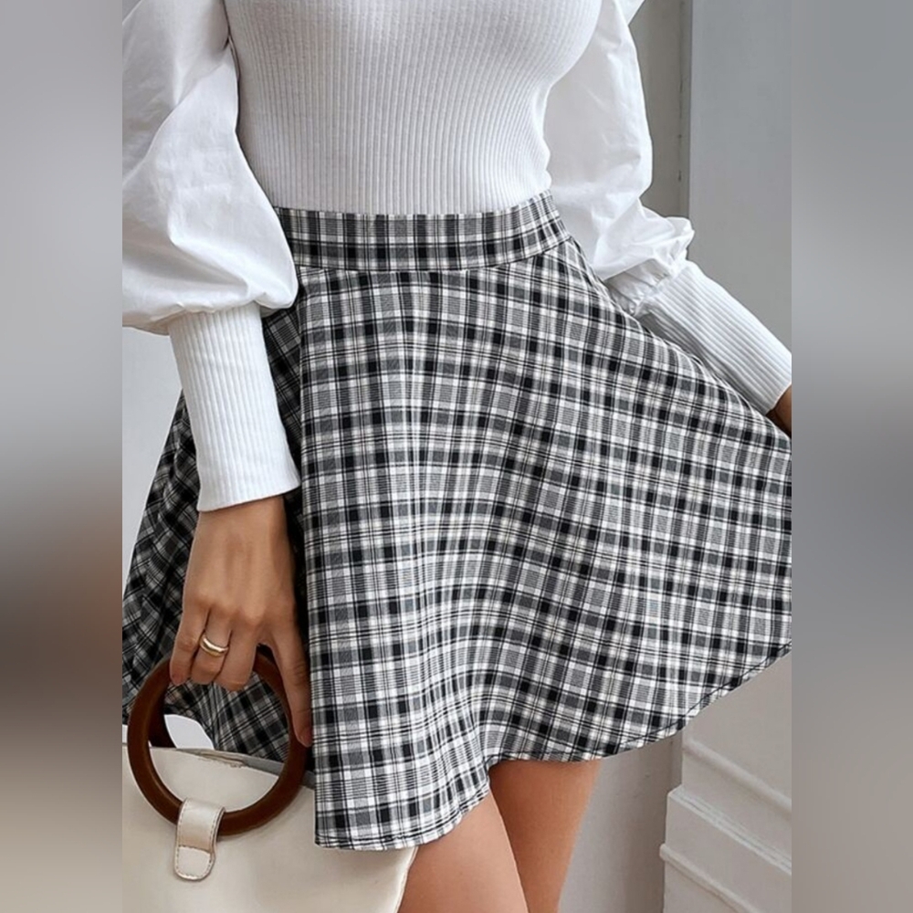 Shein Plaid Preppy Black & White Clueless Mini Skirt – Size Medium